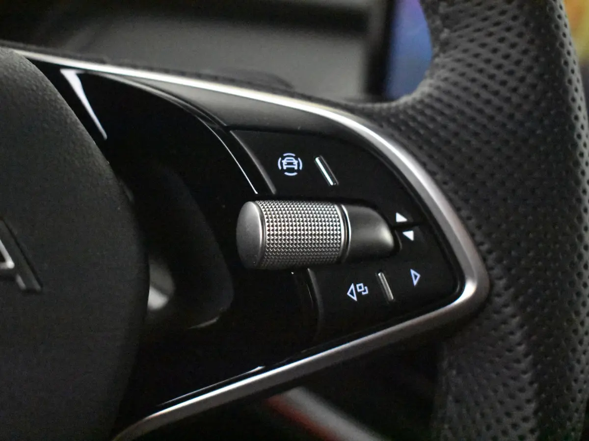 60 Sportline | Achteruitrijcamera | Apple Carplay/Android Auto|telefoonintegratie premium | Bots herkenning en activatie