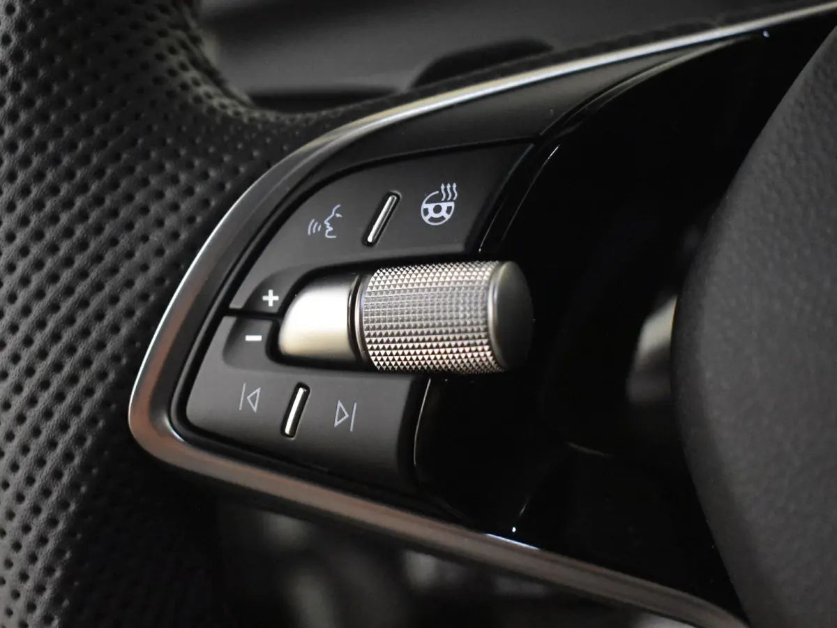 60 Sportline | Achteruitrijcamera | Apple Carplay/Android Auto|telefoonintegratie premium | Bots herkenning en activatie