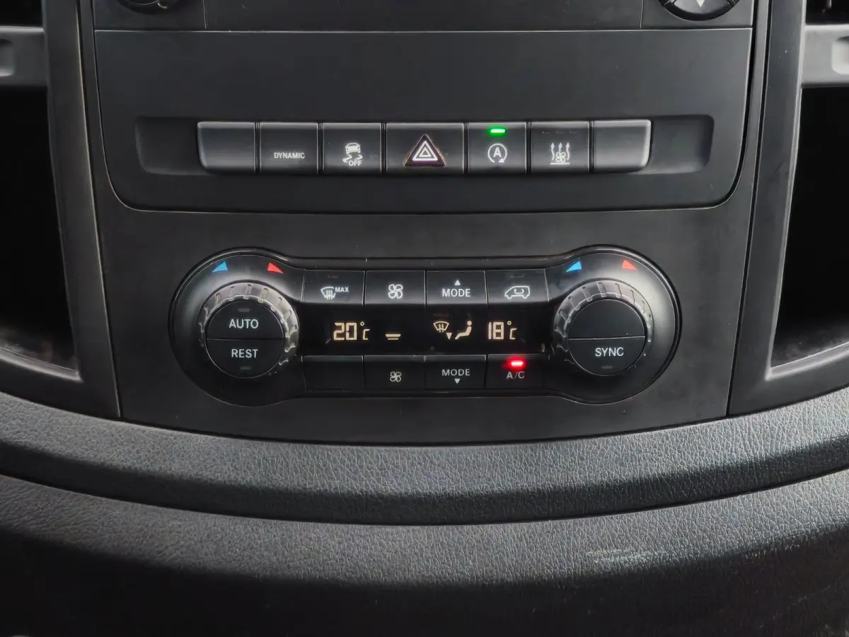 114CDI AUT LANG LEER PDC CRUISE CLIMATE