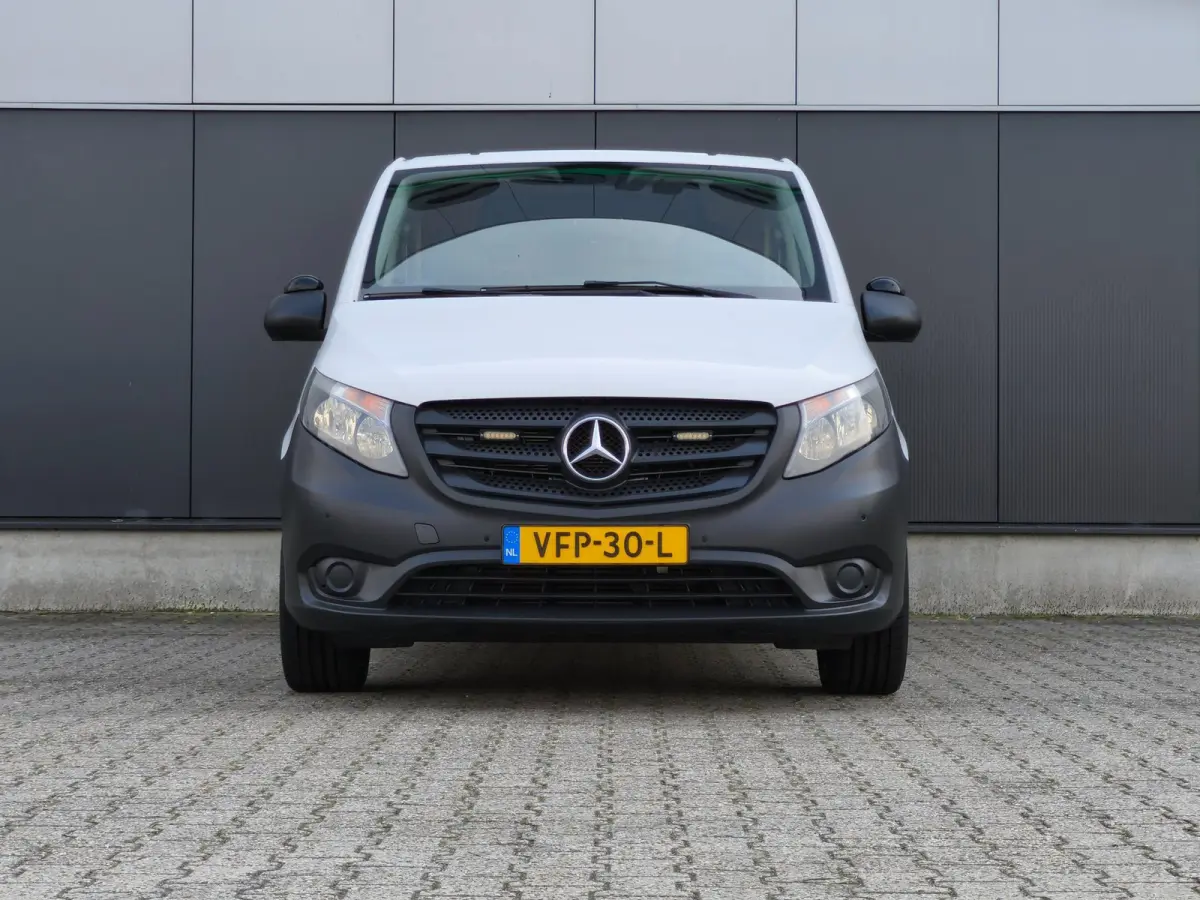 114CDI AUT LANG LEER PDC CRUISE CLIMATE