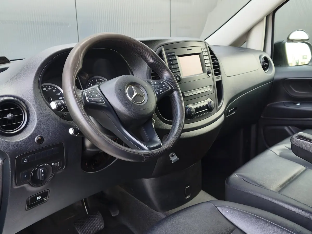 114CDI AUT LANG LEER PDC CRUISE CLIMATE