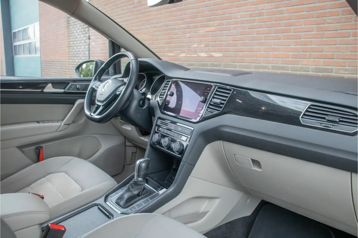 1.5 TSI DSG Highline, Origineel NL, Stoelverwarming, Camera, Trekhaak, Carplay, DAB+, Keyless.