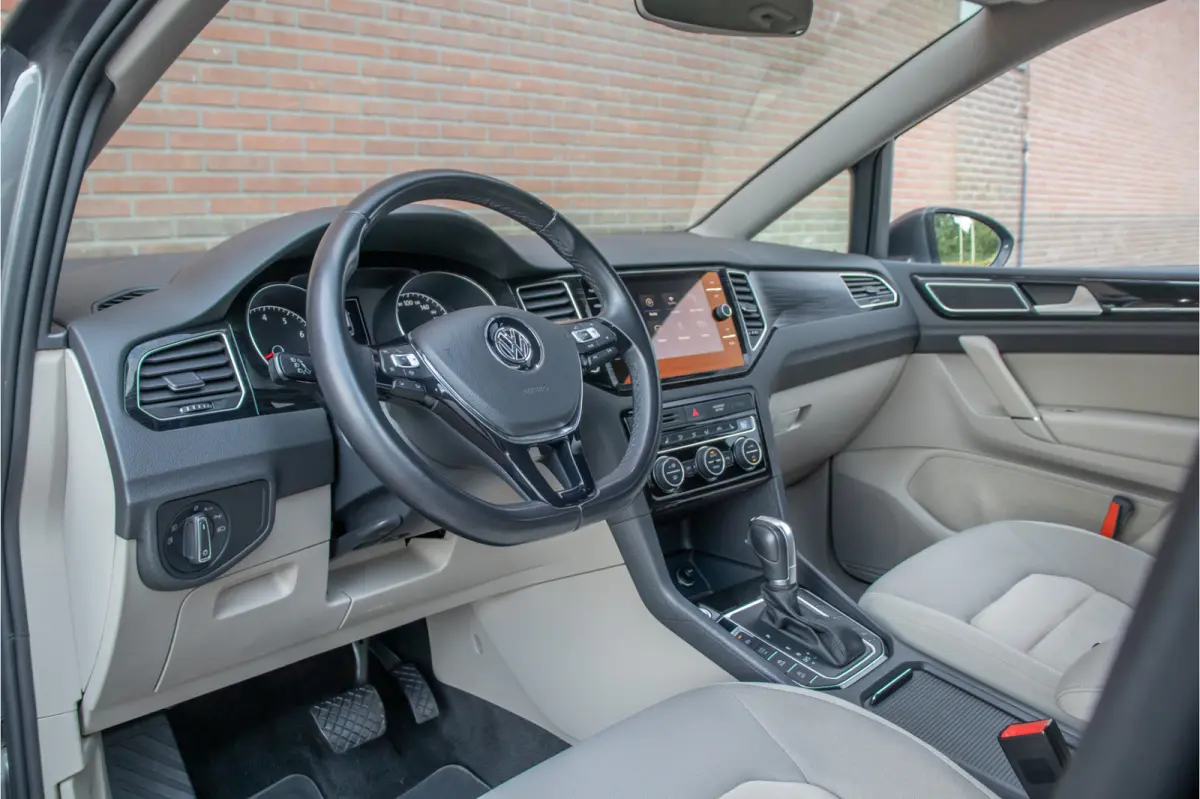 1.5 TSI DSG Highline, Origineel NL, Stoelverwarming, Camera, Trekhaak, Carplay, DAB+, Keyless.