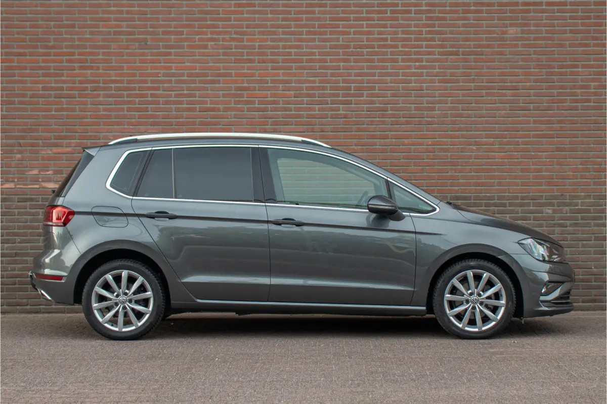 1.5 TSI DSG Highline, Origineel NL, Stoelverwarming, Camera, Trekhaak, Carplay, DAB+, Keyless.