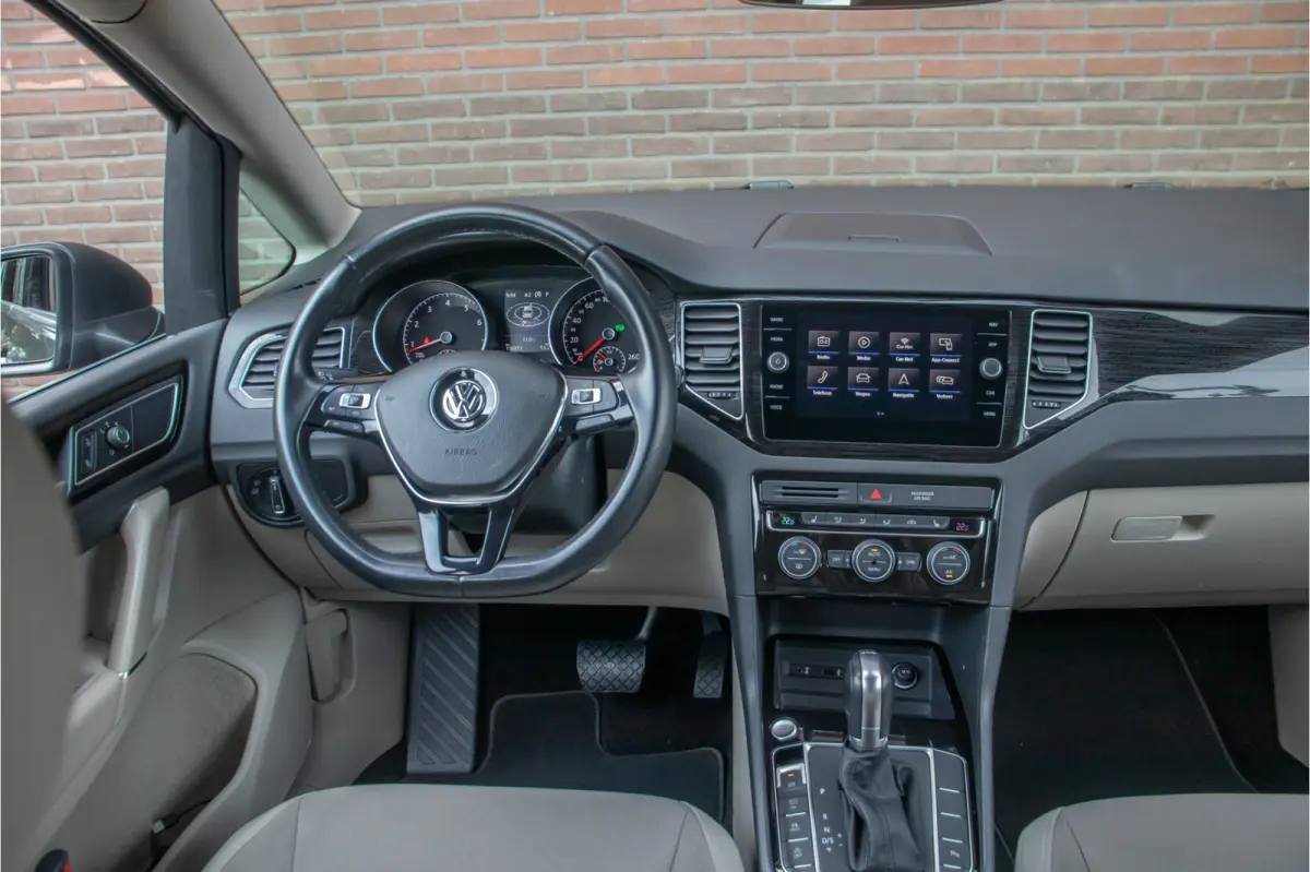 1.5 TSI DSG Highline, Origineel NL, Stoelverwarming, Camera, Trekhaak, Carplay, DAB+, Keyless.