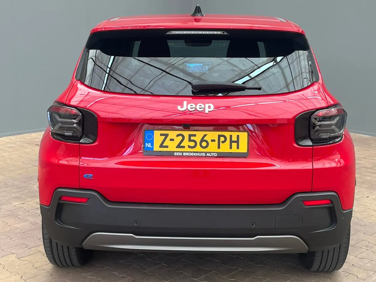 Longitude 54 kWh Camera | Stoelverwarming | Keyless | LED | Parkeersensoren Achter | Adaptieve Cruise | Climate | Achteruitrijcamera | Airco (automatisch) | Apple Carplay/Android Auto|telefo
