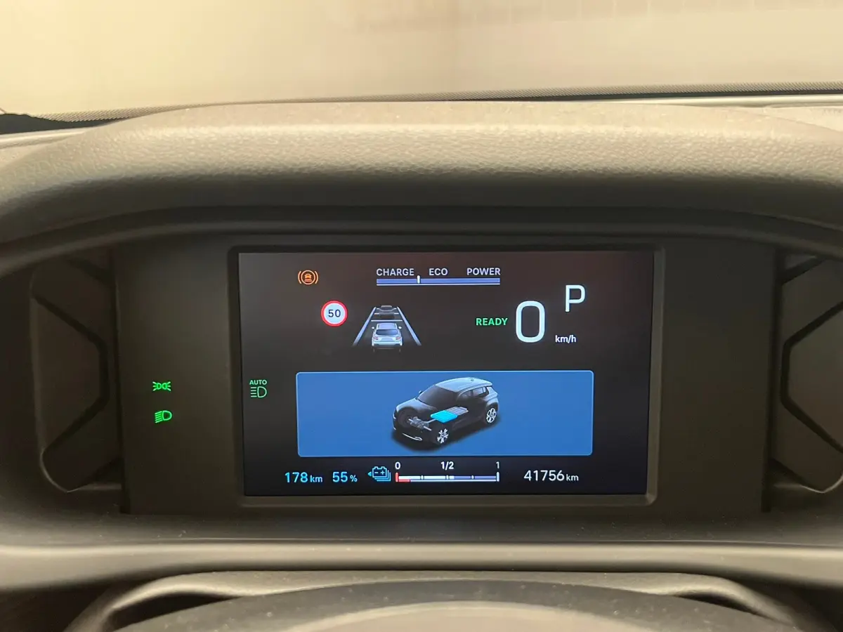 Longitude 54 kWh Camera | Stoelverwarming | Keyless | LED | Parkeersensoren Achter | Adaptieve Cruise | Climate | Achteruitrijcamera | Airco (automatisch) | Apple Carplay/Android Auto|telefo