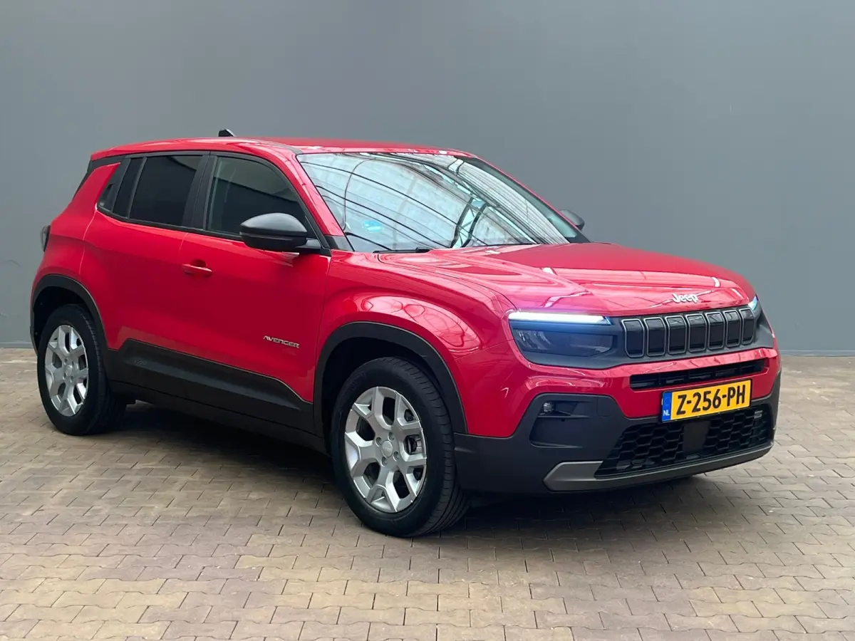 Longitude 54 kWh Camera | Stoelverwarming | Keyless | LED | Parkeersensoren Achter | Adaptieve Cruise | Climate | Achteruitrijcamera | Airco (automatisch) | Apple Carplay/Android Auto|telefo