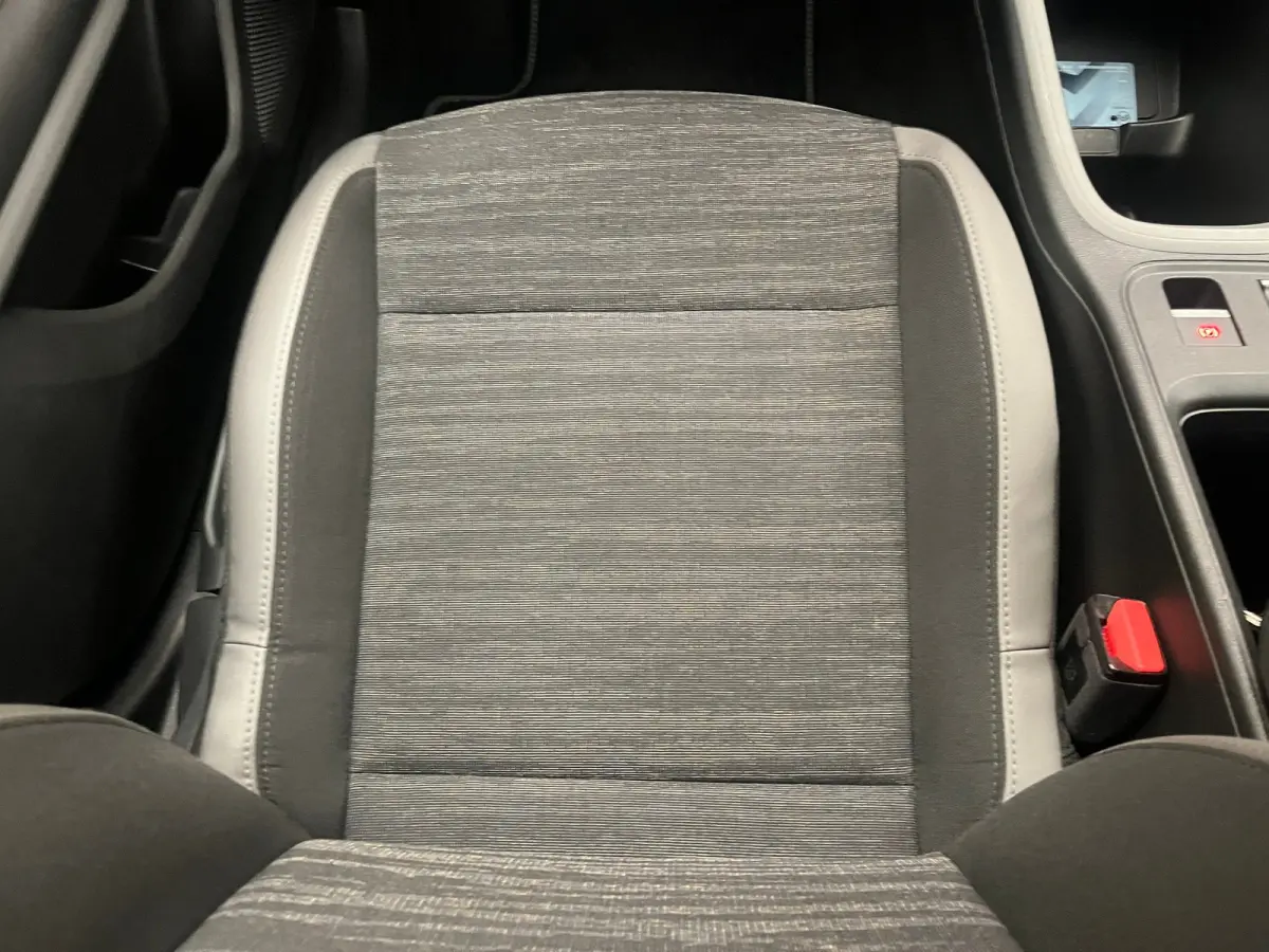 Longitude 54 kWh Camera | Stoelverwarming | Keyless | LED | Parkeersensoren Achter | Adaptieve Cruise | Climate | Achteruitrijcamera | Airco (automatisch) | Apple Carplay/Android Auto|telefo