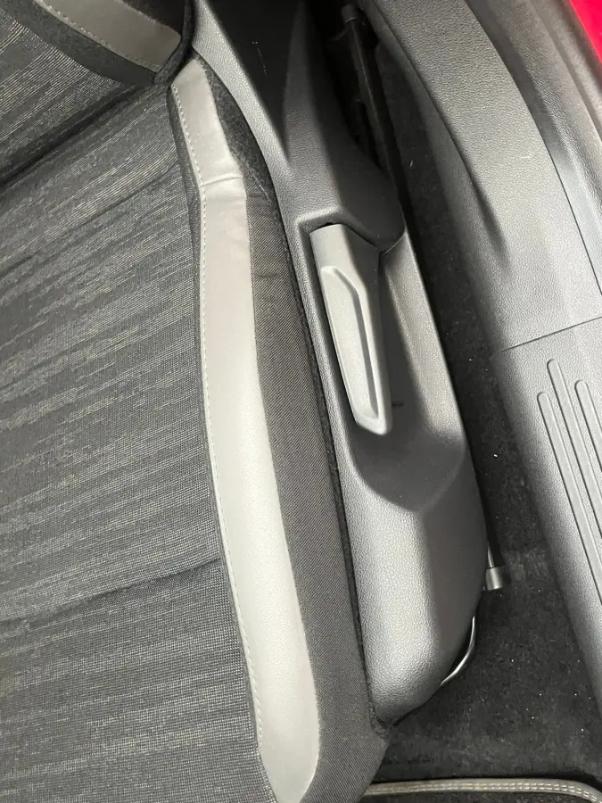 Longitude 54 kWh Camera | Stoelverwarming | Keyless | LED | Parkeersensoren Achter | Adaptieve Cruise | Climate | Achteruitrijcamera | Airco (automatisch) | Apple Carplay/Android Auto|telefo