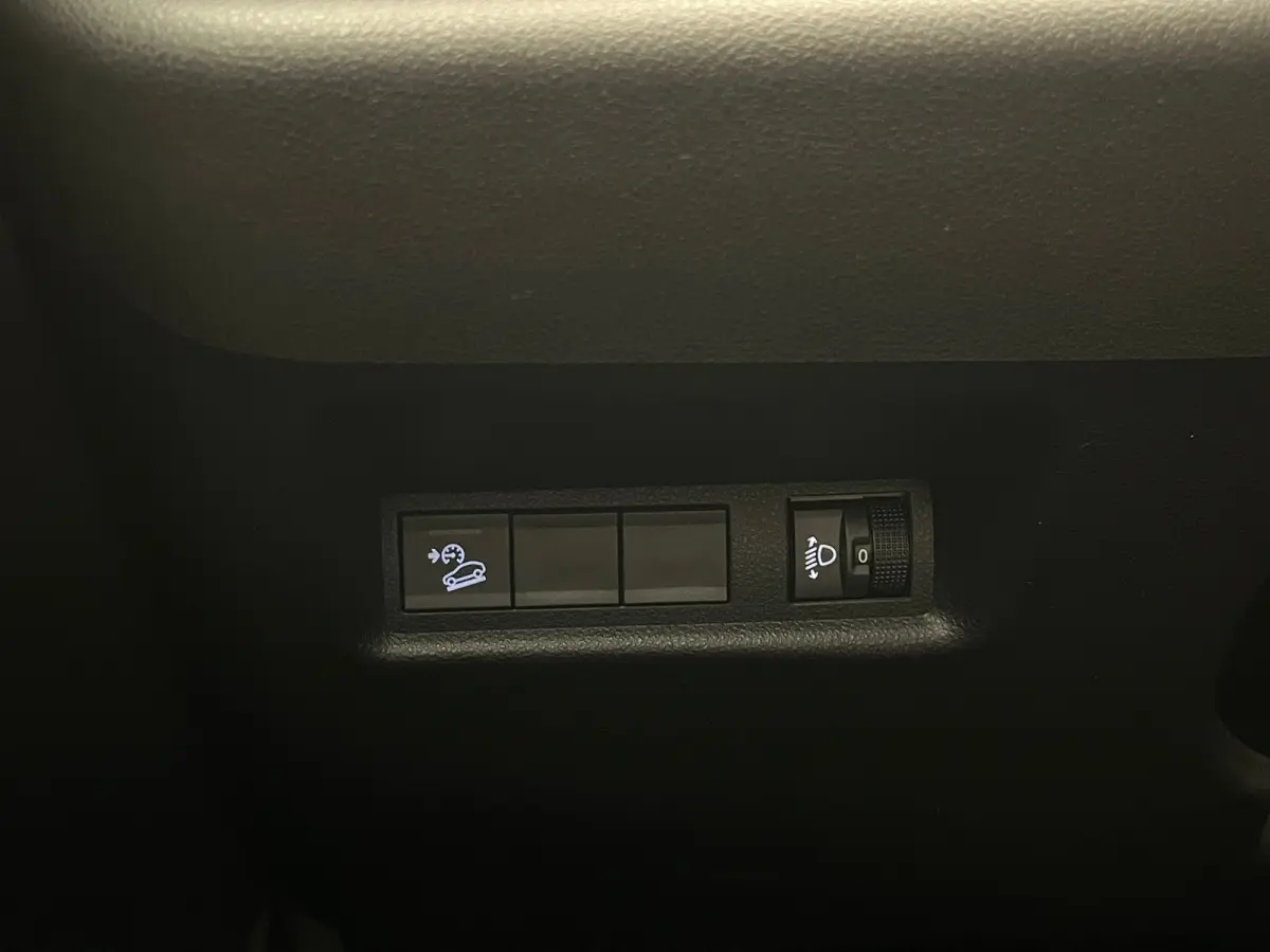 Longitude 54 kWh Camera | Stoelverwarming | Keyless | LED | Parkeersensoren Achter | Adaptieve Cruise | Climate | Achteruitrijcamera | Airco (automatisch) | Apple Carplay/Android Auto|telefo