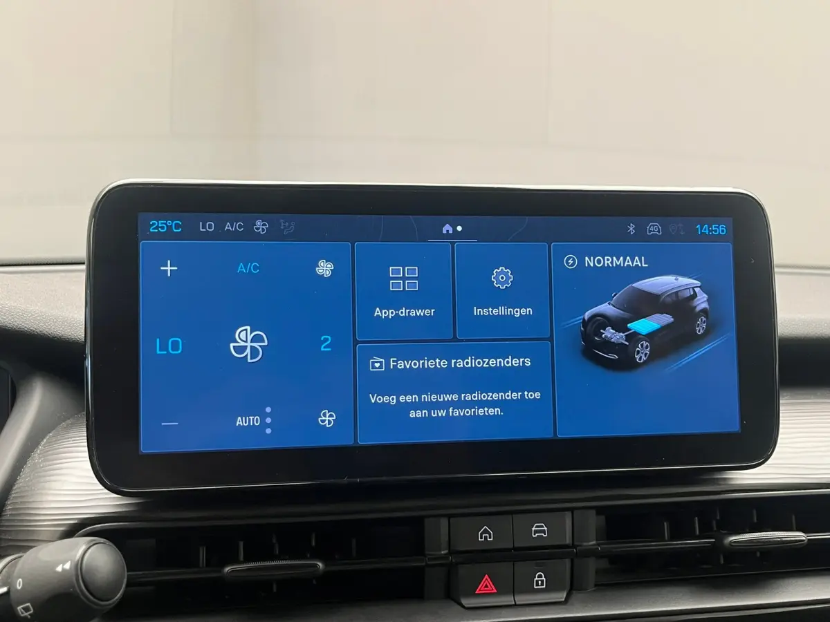 Longitude 54 kWh Camera | Stoelverwarming | Keyless | LED | Parkeersensoren Achter | Adaptieve Cruise | Climate | Achteruitrijcamera | Airco (automatisch) | Apple Carplay/Android Auto|telefo