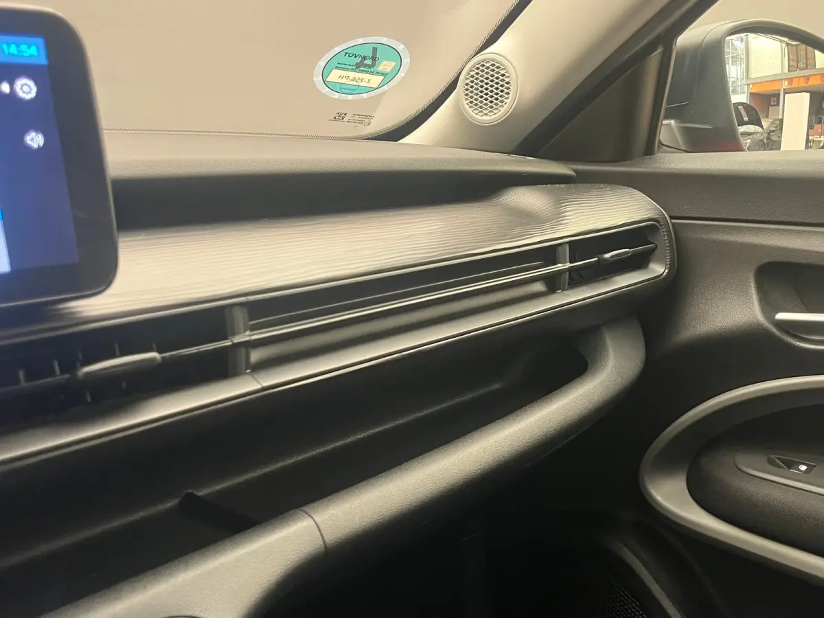 Longitude 54 kWh Camera | Stoelverwarming | Keyless | LED | Parkeersensoren Achter | Adaptieve Cruise | Climate | Achteruitrijcamera | Airco (automatisch) | Apple Carplay/Android Auto|telefo