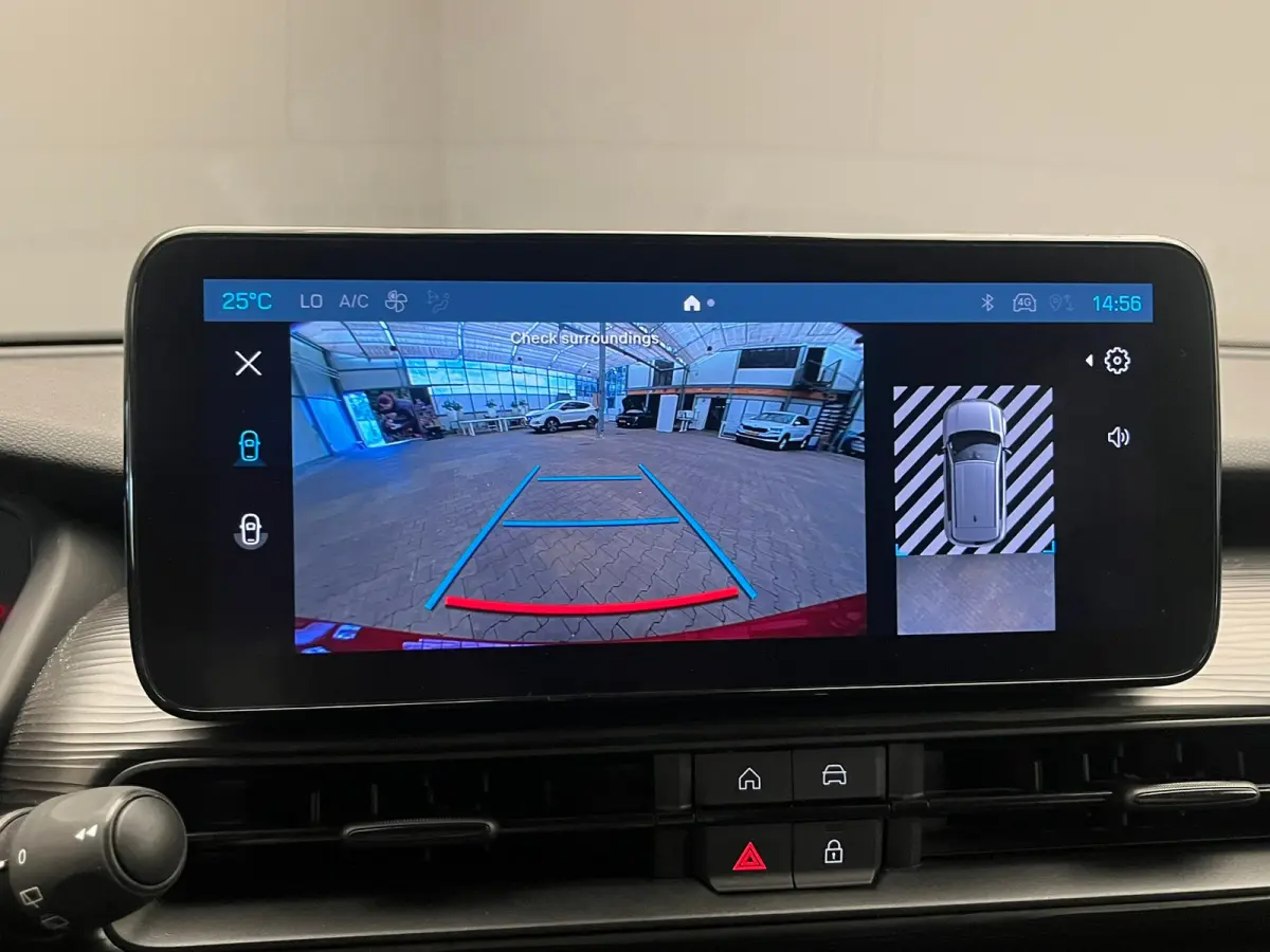 Longitude 54 kWh Camera | Stoelverwarming | Keyless | LED | Parkeersensoren Achter | Adaptieve Cruise | Climate | Achteruitrijcamera | Airco (automatisch) | Apple Carplay/Android Auto|telefo