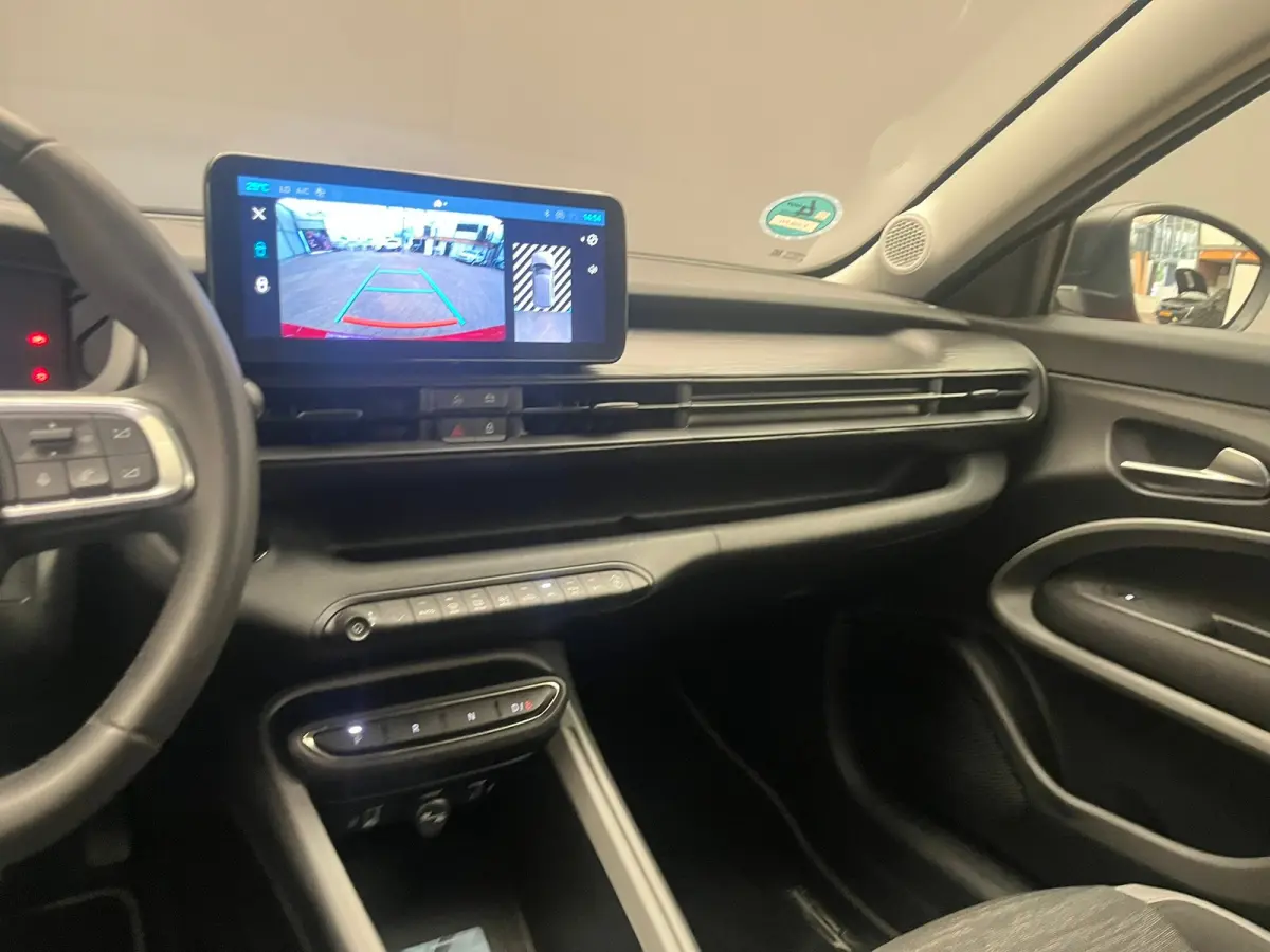 Longitude 54 kWh Camera | Stoelverwarming | Keyless | LED | Parkeersensoren Achter | Adaptieve Cruise | Climate | Achteruitrijcamera | Airco (automatisch) | Apple Carplay/Android Auto|telefo