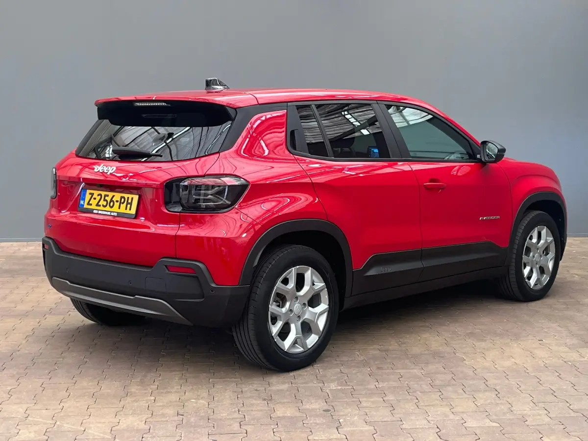 Longitude 54 kWh Camera | Stoelverwarming | Keyless | LED | Parkeersensoren Achter | Adaptieve Cruise | Climate | Achteruitrijcamera | Airco (automatisch) | Apple Carplay/Android Auto|telefo