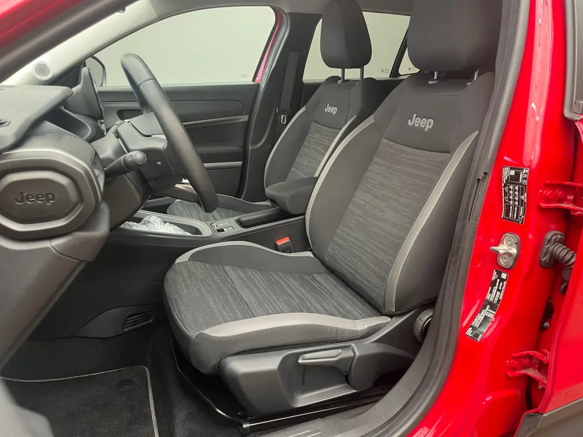 Longitude 54 kWh Camera | Stoelverwarming | Keyless | LED | Parkeersensoren Achter | Adaptieve Cruise | Climate | Achteruitrijcamera | Airco (automatisch) | Apple Carplay/Android Auto|telefo