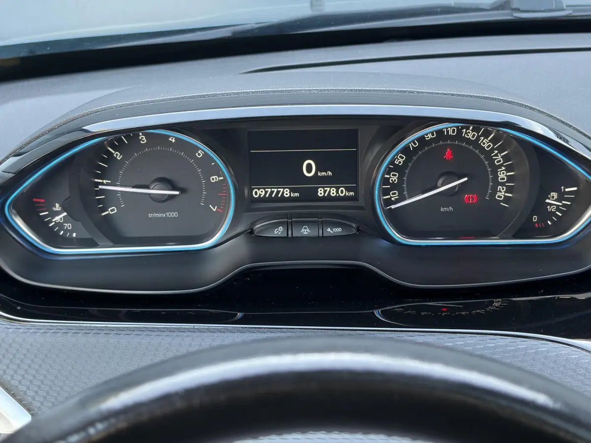 1.2 PureTech Allure ✓1e Eigenaar✓D-riem vv in 2025✓110pk✓Navi✓Pano✓Carplay✓Pdc V+A✓Lm velgen✓N.A.P✓Halfleder✓Clima✓Apk tot 10-2027