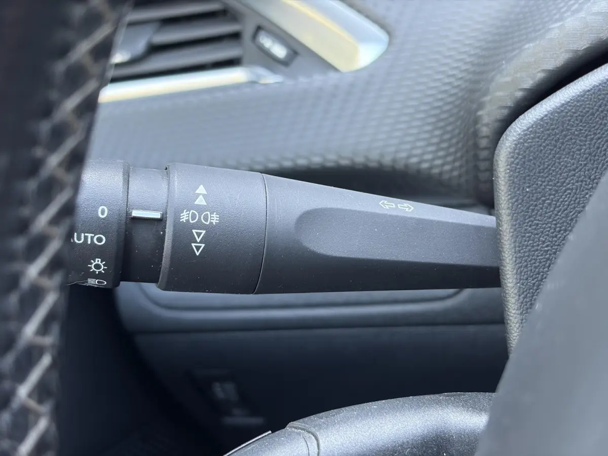 1.2 PureTech Allure ✓1e Eigenaar✓D-riem vv in 2025✓110pk✓Navi✓Pano✓Carplay✓Pdc V+A✓Lm velgen✓N.A.P✓Halfleder✓Clima✓Apk tot 10-2027