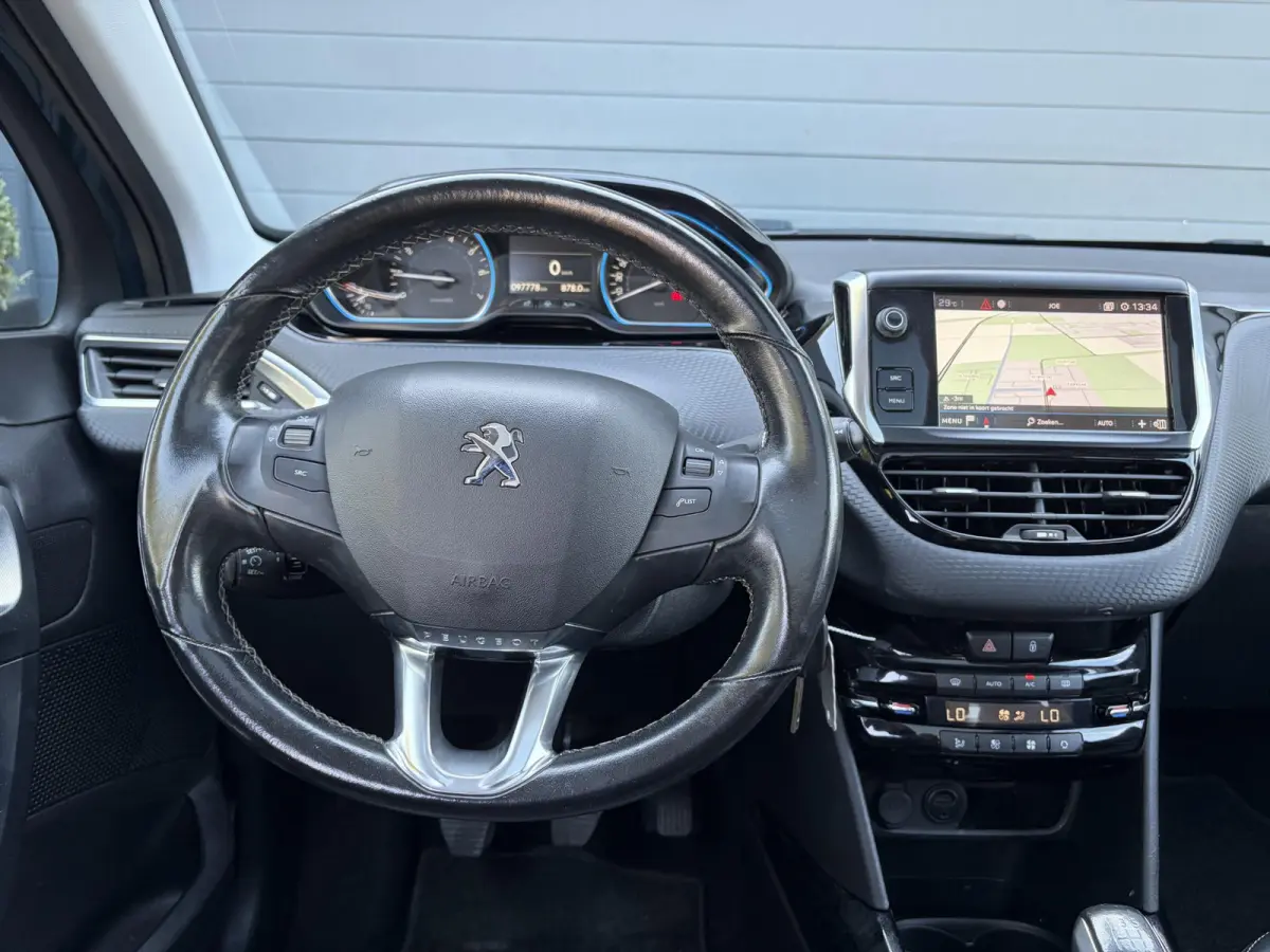 1.2 PureTech Allure ✓1e Eigenaar✓D-riem vv in 2025✓110pk✓Navi✓Pano✓Carplay✓Pdc V+A✓Lm velgen✓N.A.P✓Halfleder✓Clima✓Apk tot 10-2027