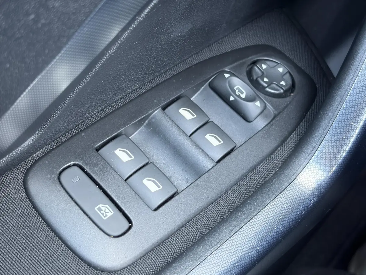 1.2 PureTech Allure ✓1e Eigenaar✓D-riem vv in 2025✓110pk✓Navi✓Pano✓Carplay✓Pdc V+A✓Lm velgen✓N.A.P✓Halfleder✓Clima✓Apk tot 10-2027