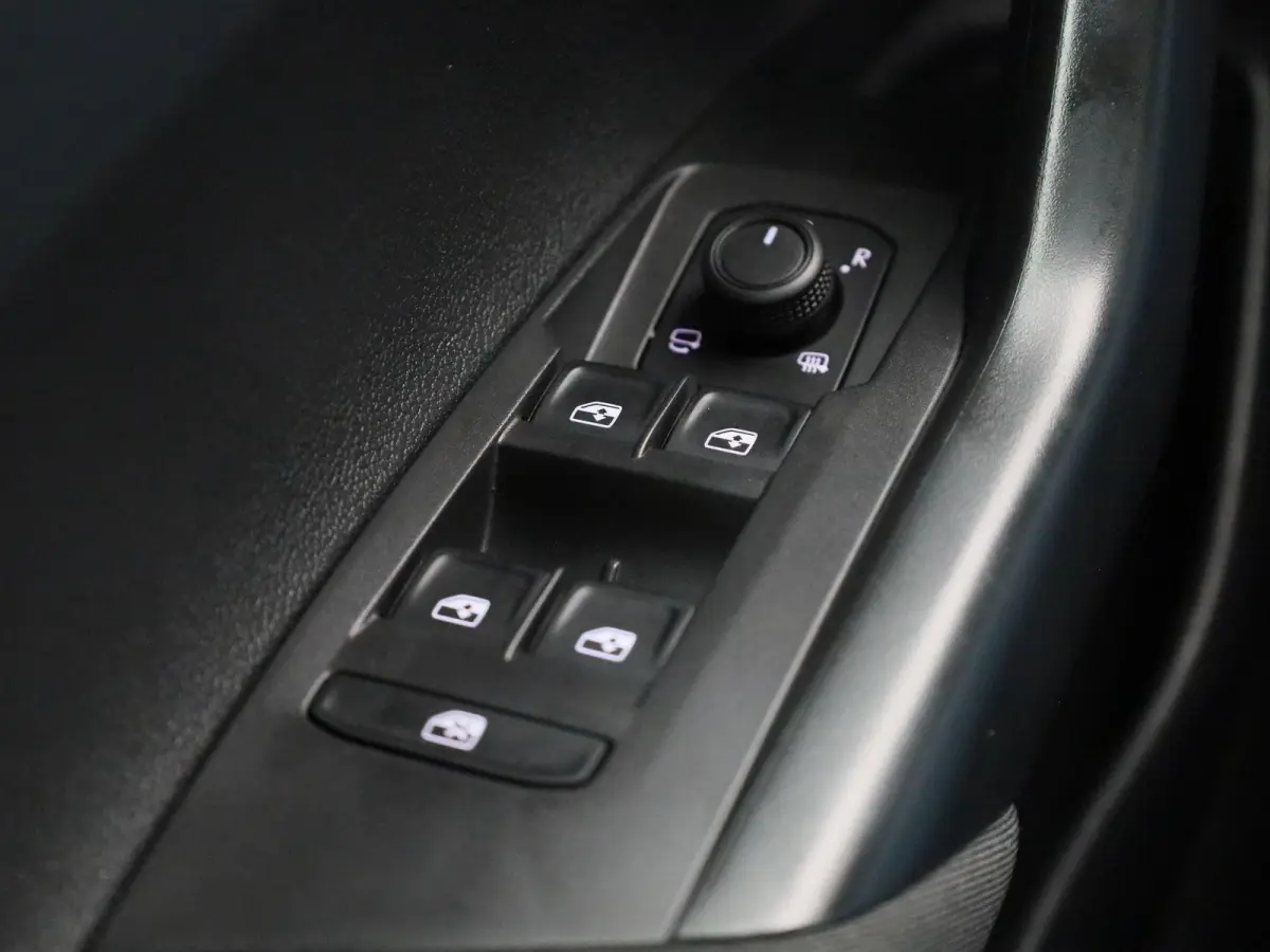 1.0 TSI Life 95 PK| Origineel Nederlands | 1e Eigenaar | Navigatie | Achteruitrijcamera | Parkeersensoren Voor & Achter | Apple Carplay | Android Auto | Airco | LED Koplampen | Digitale Cock