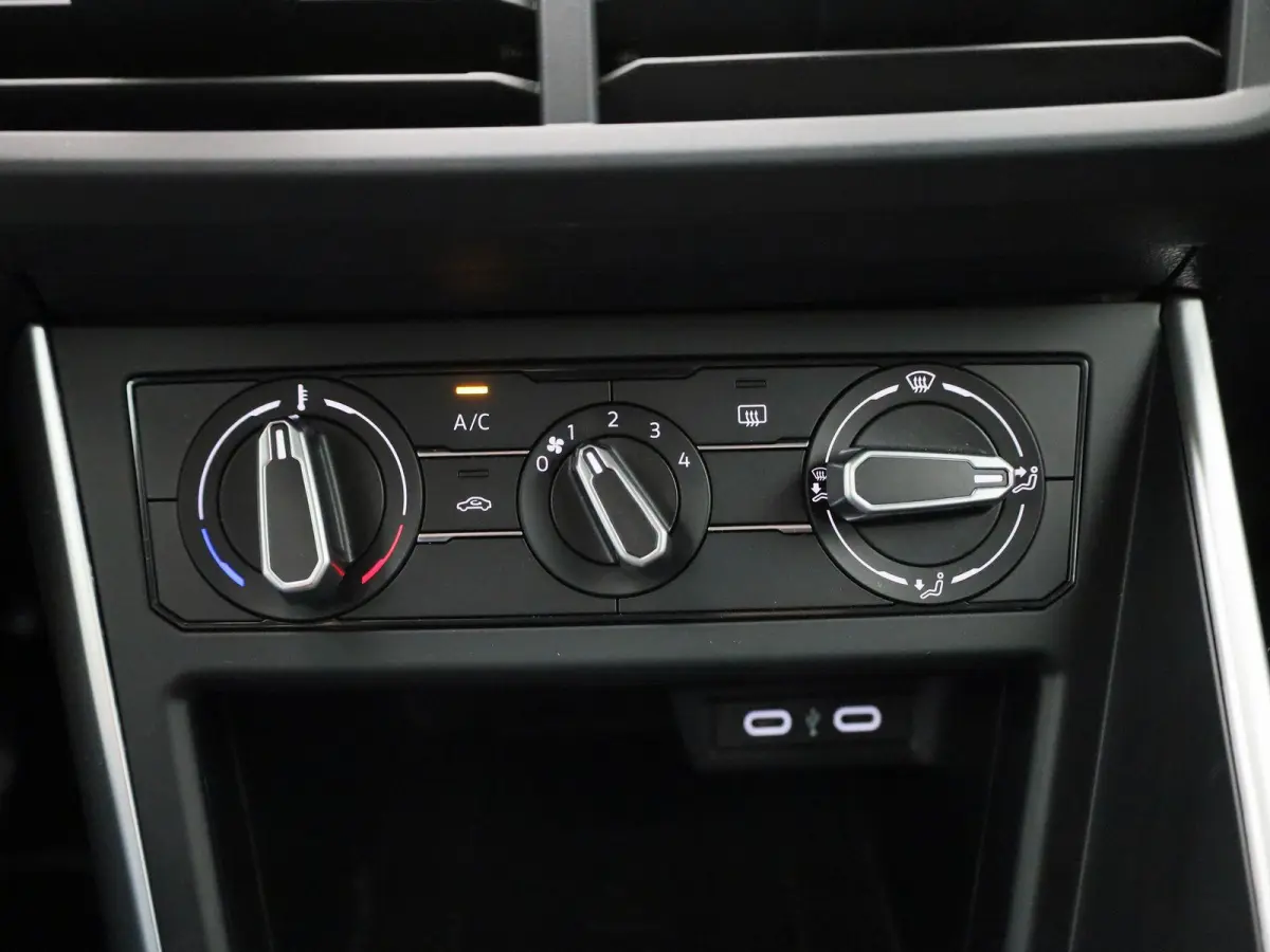 1.0 TSI Life 95 PK| Origineel Nederlands | 1e Eigenaar | Navigatie | Achteruitrijcamera | Parkeersensoren Voor & Achter | Apple Carplay | Android Auto | Airco | LED Koplampen | Digitale Cock