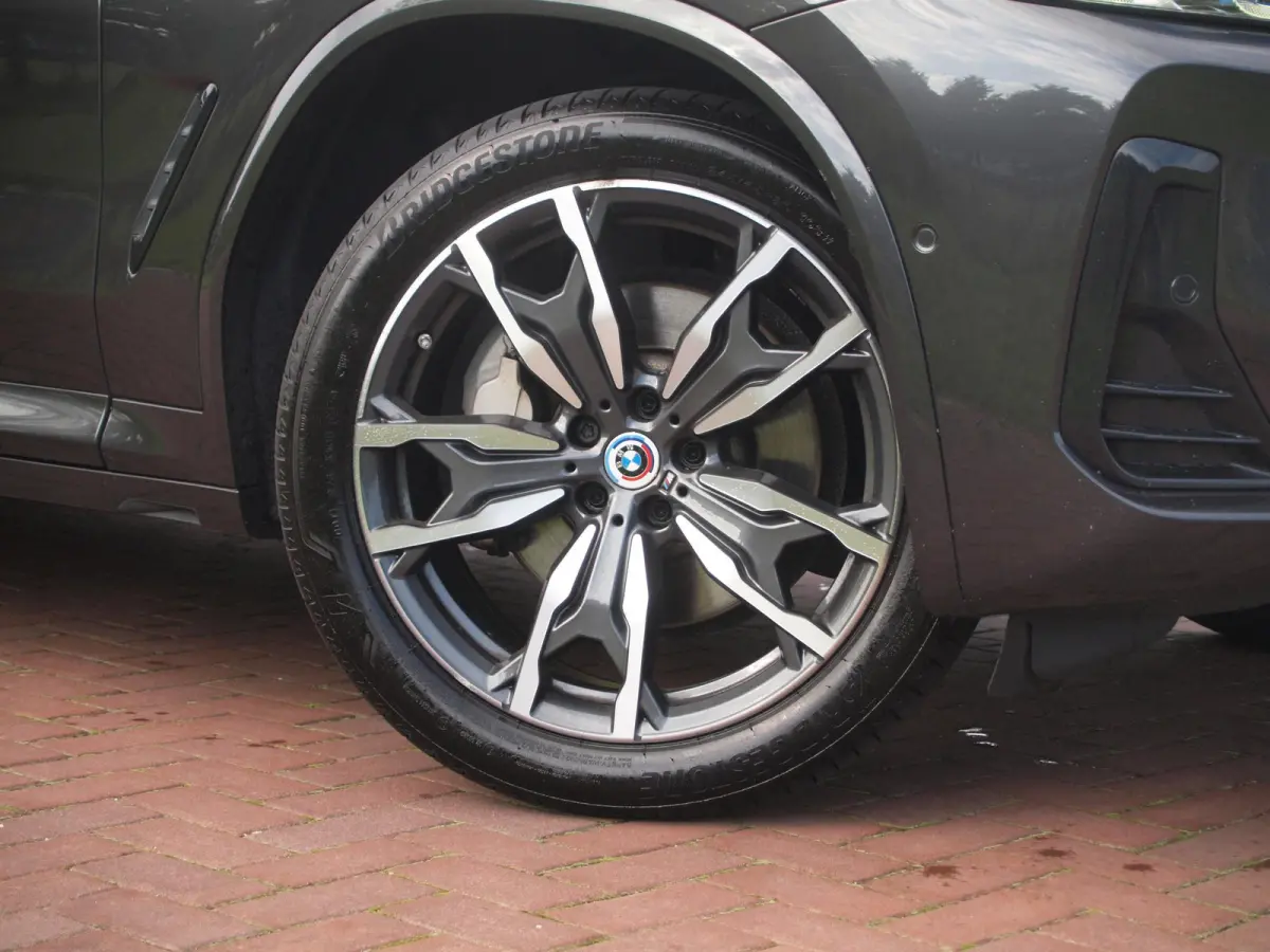 xDrive30e Business Edition Plus | M-Pakket | Panoramadak | Trekhaak | 360 Camera | Sfeerverlichting | ACC | NL-Auto |