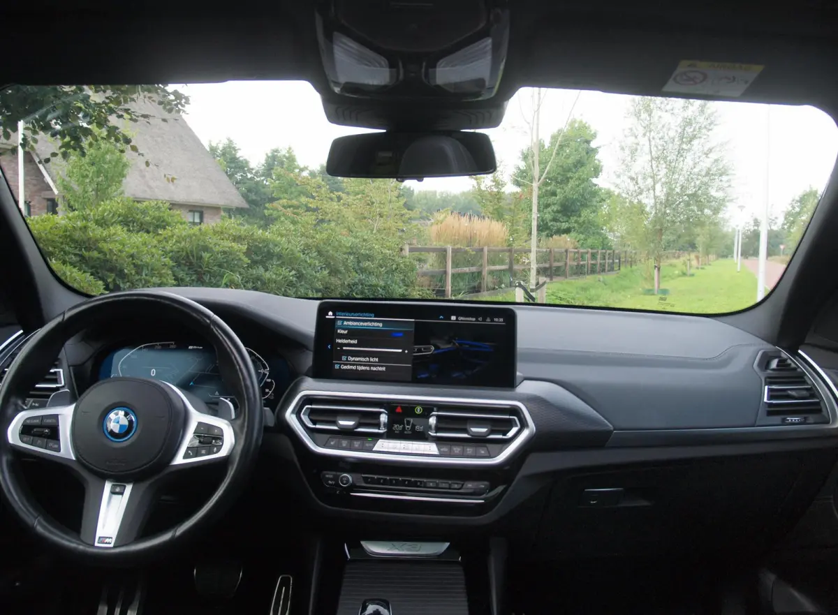 xDrive30e Business Edition Plus | M-Pakket | Panoramadak | Trekhaak | 360 Camera | Sfeerverlichting | ACC | NL-Auto |