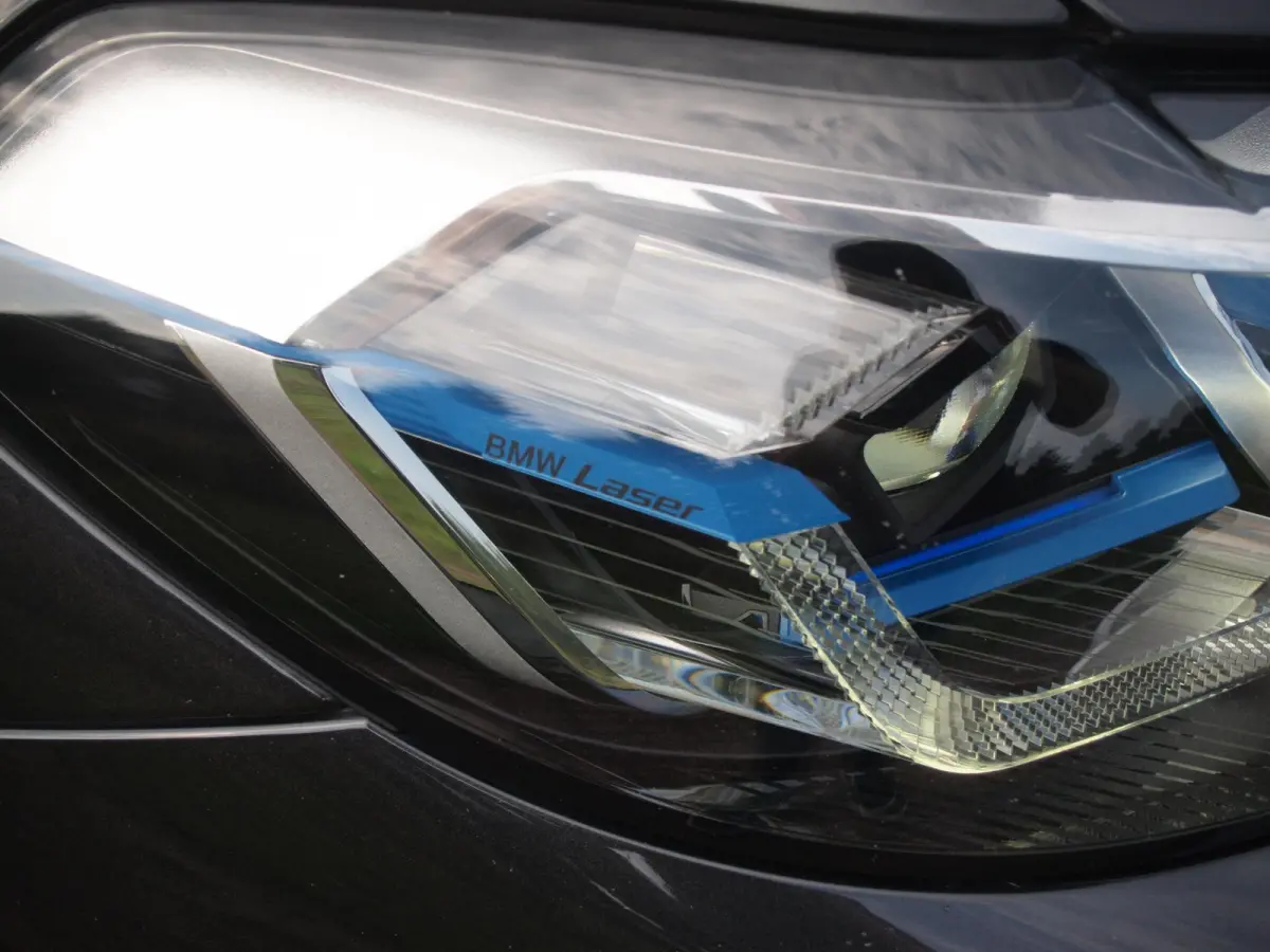 xDrive30e Business Edition Plus | M-Pakket | Panoramadak | Trekhaak | 360 Camera | Sfeerverlichting | ACC | NL-Auto |