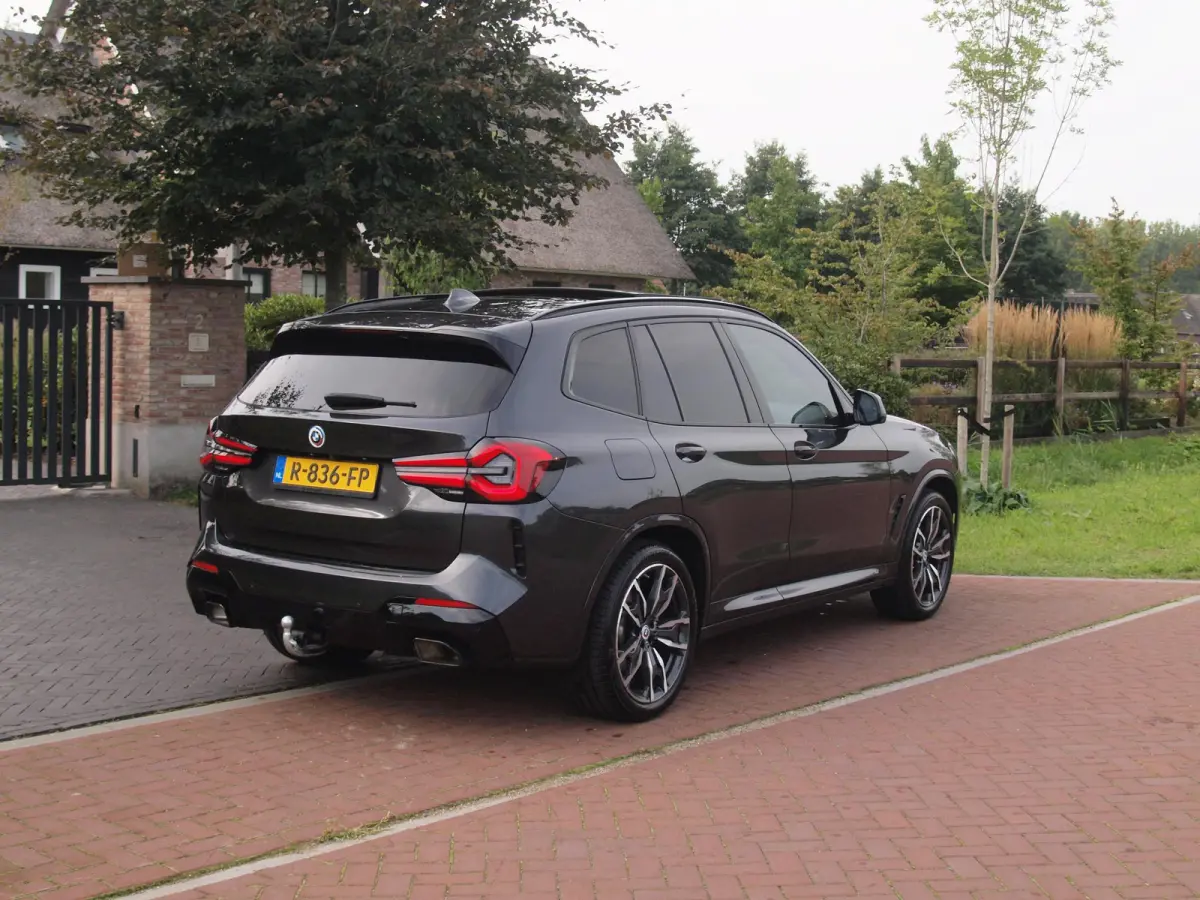xDrive30e Business Edition Plus | M-Pakket | Panoramadak | Trekhaak | 360 Camera | Sfeerverlichting | ACC | NL-Auto |