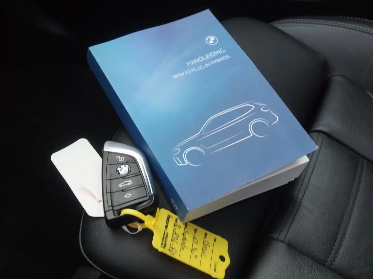 xDrive30e Business Edition Plus | M-Pakket | Panoramadak | Trekhaak | 360 Camera | Sfeerverlichting | ACC | NL-Auto |