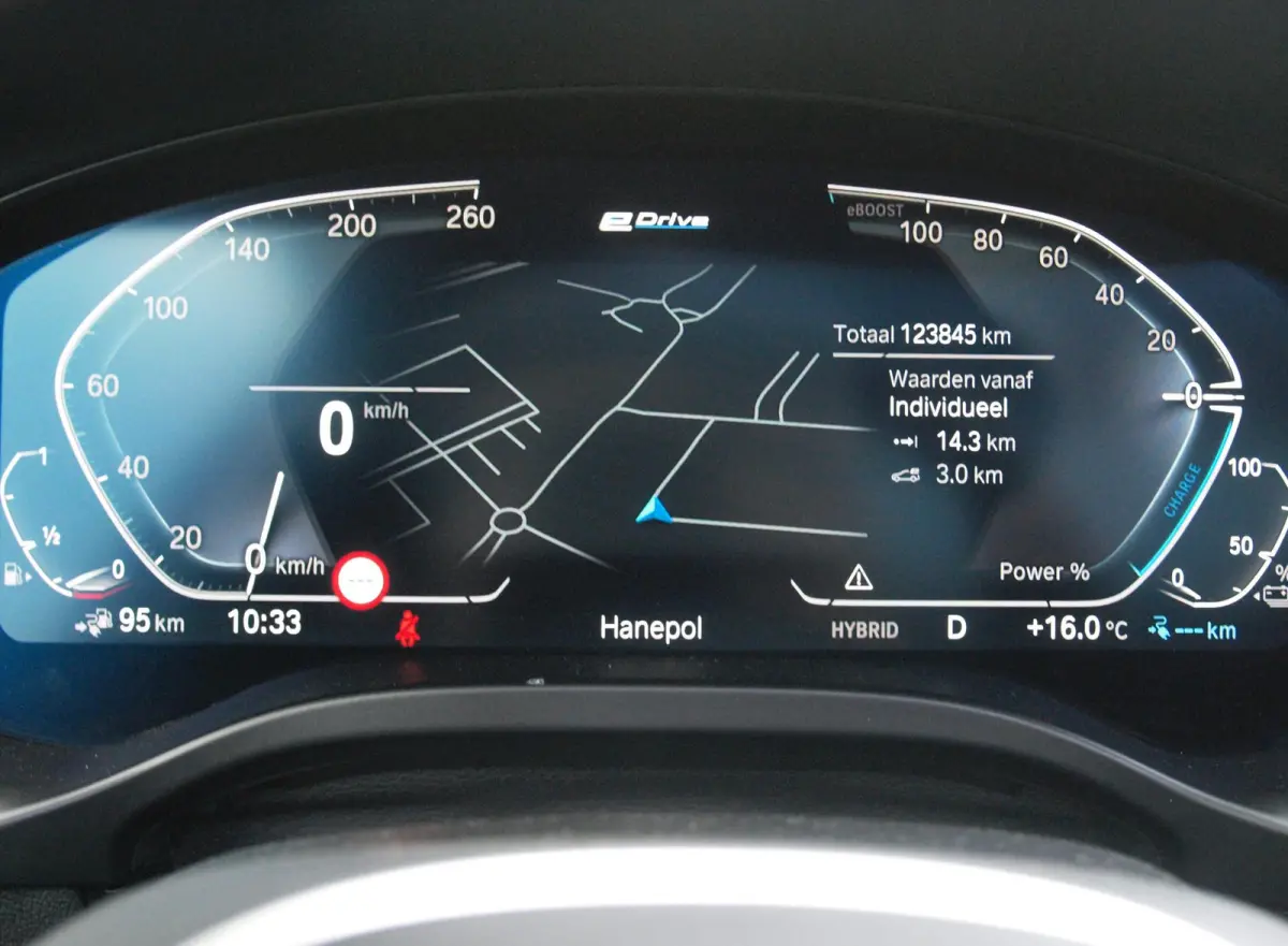 xDrive30e Business Edition Plus | M-Pakket | Panoramadak | Trekhaak | 360 Camera | Sfeerverlichting | ACC | NL-Auto |