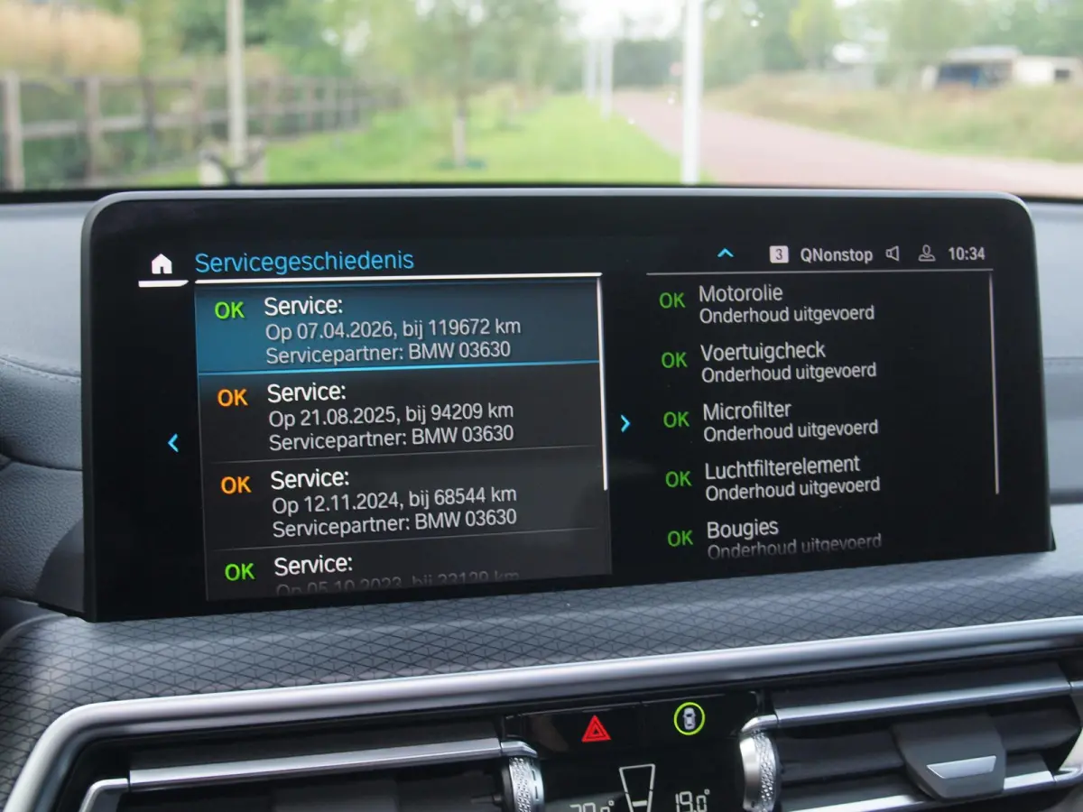 xDrive30e Business Edition Plus | M-Pakket | Panoramadak | Trekhaak | 360 Camera | Sfeerverlichting | ACC | NL-Auto |