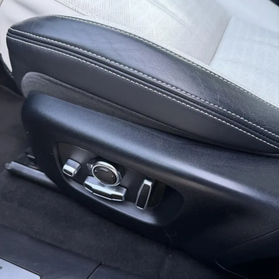 3.0 V6 AWD First Edition