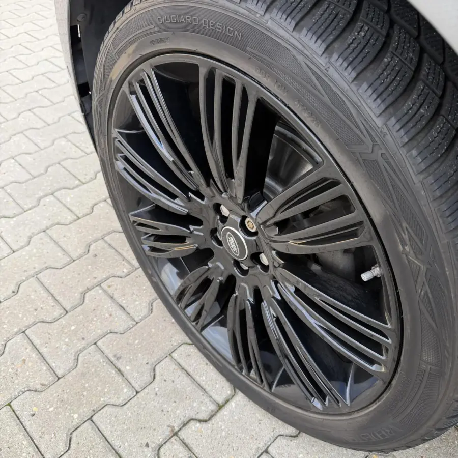 3.0 V6 AWD First Edition