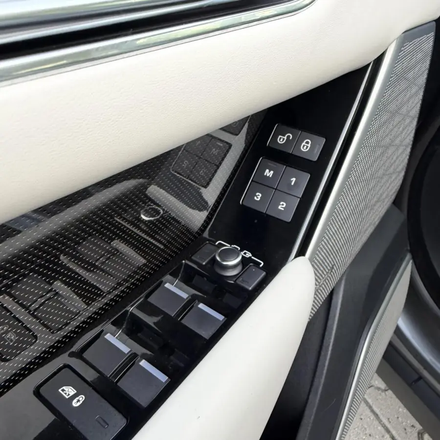 3.0 V6 AWD First Edition