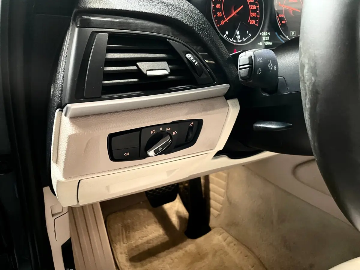 M135i xDrive 320 PK M-PERFORMANCE NAVI LEER CARPLAY