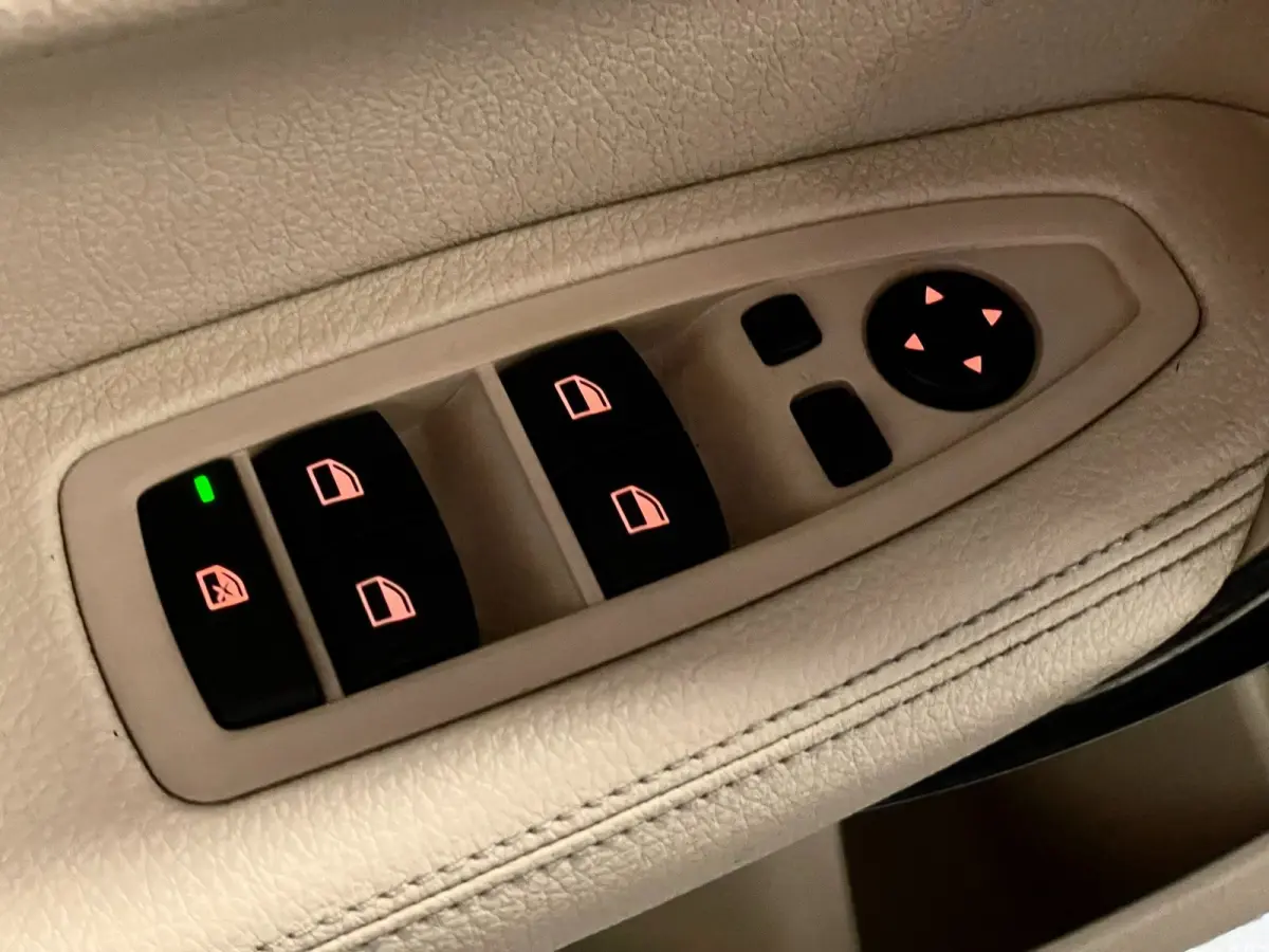 M135i xDrive 320 PK M-PERFORMANCE NAVI LEER CARPLAY