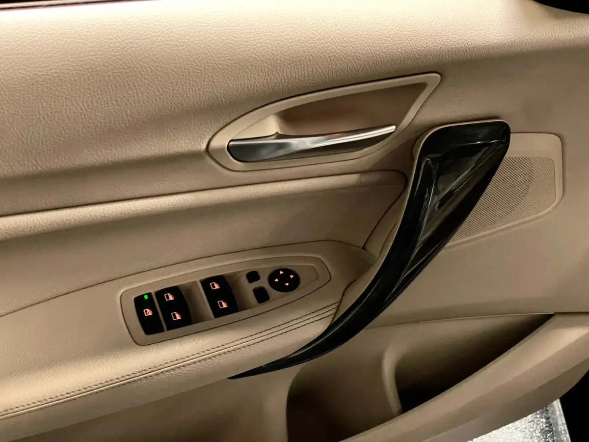 M135i xDrive 320 PK M-PERFORMANCE NAVI LEER CARPLAY