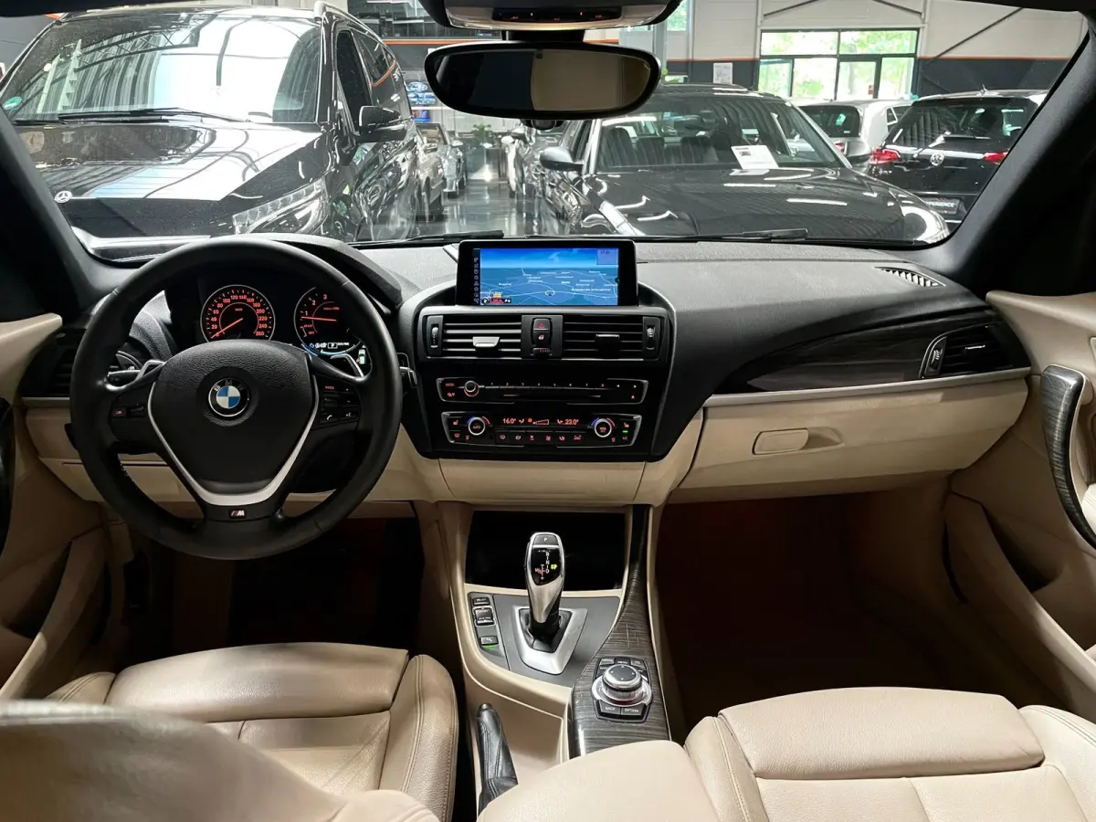 M135i xDrive 320 PK M-PERFORMANCE NAVI LEER CARPLAY