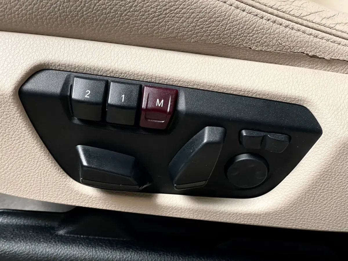 M135i xDrive 320 PK M-PERFORMANCE NAVI LEER CARPLAY