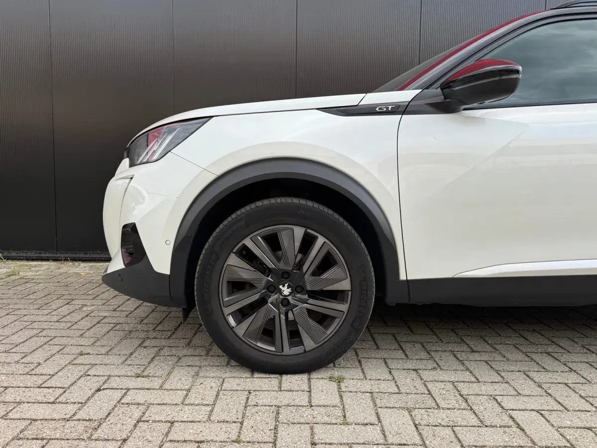 1.2 PureTech GT Pack | Apple Carplay / Android Auto | Focal geluid | Navigatie | Stoelverwarming | Adaptieve Cruise | Alcantara bekleding | Achterbank in delen neerklapbaar | Achteruitrijcam