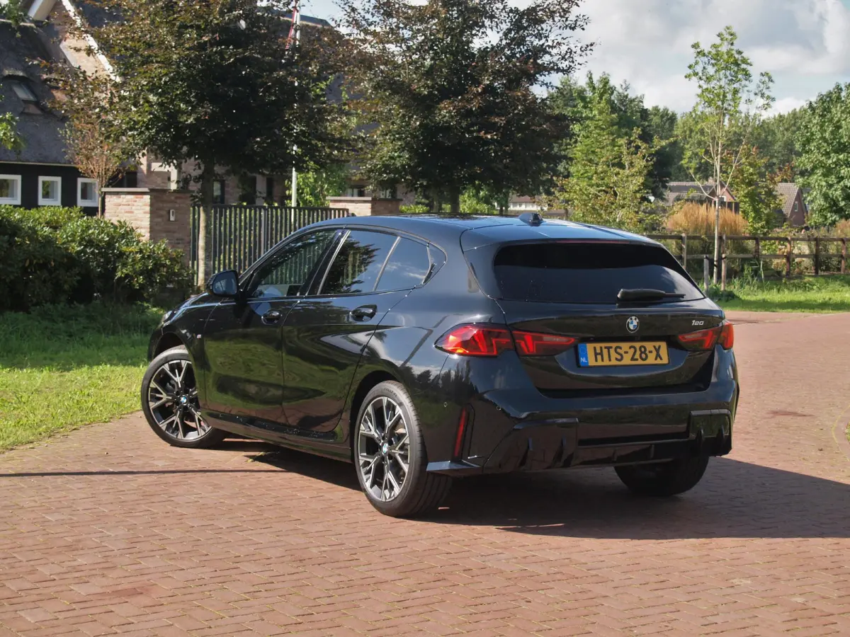 120 M Sport Design Edition | M-Pakket | Camera | Apple Carplay | Sfeerverlichting | NL-Auto |