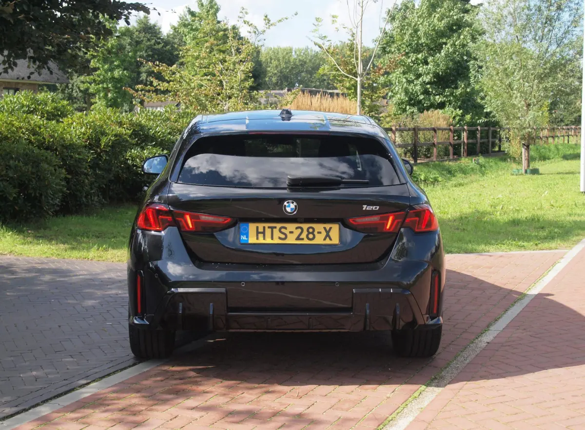 120 M Sport Design Edition | M-Pakket | Camera | Apple Carplay | Sfeerverlichting | NL-Auto |