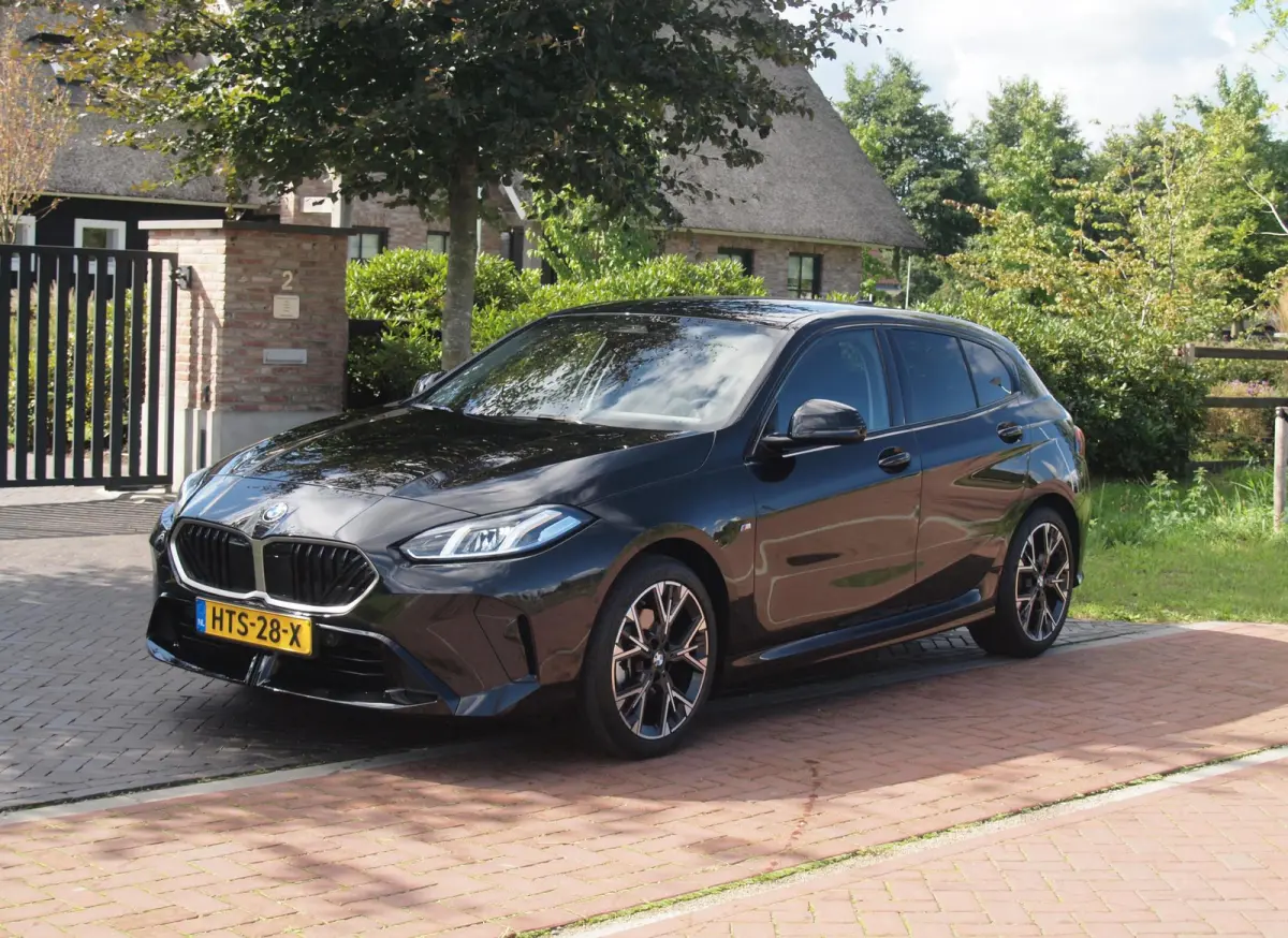 120 M Sport Design Edition | M-Pakket | Camera | Apple Carplay | Sfeerverlichting | NL-Auto |