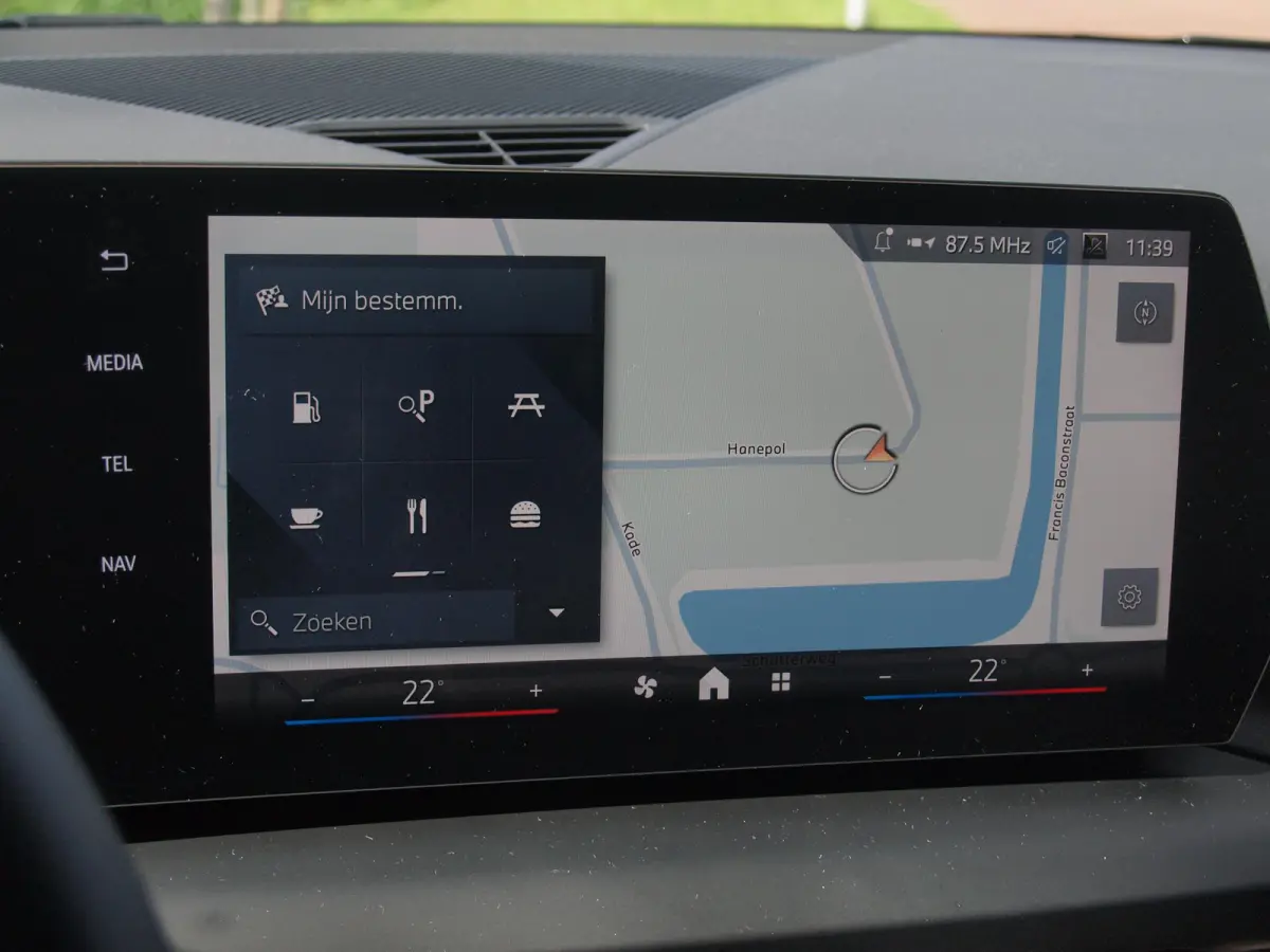 120 M Sport Design Edition | M-Pakket | Camera | Apple Carplay | Sfeerverlichting | NL-Auto |