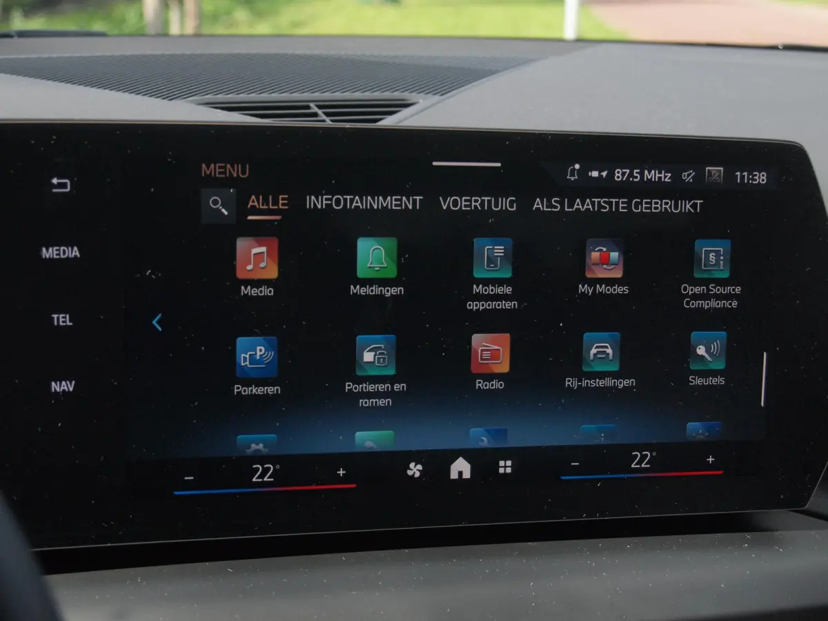 120 M Sport Design Edition | M-Pakket | Camera | Apple Carplay | Sfeerverlichting | NL-Auto |