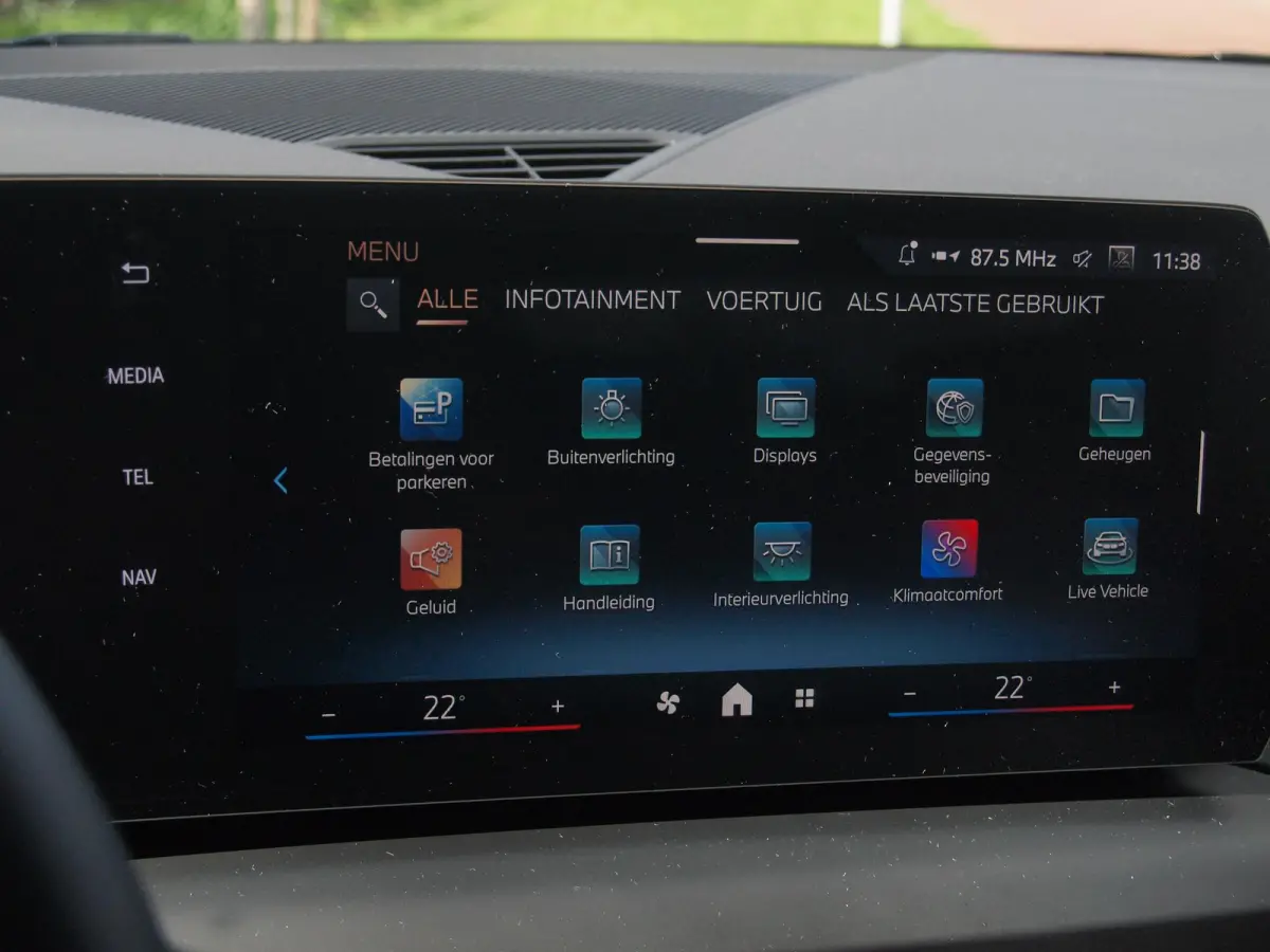 120 M Sport Design Edition | M-Pakket | Camera | Apple Carplay | Sfeerverlichting | NL-Auto |