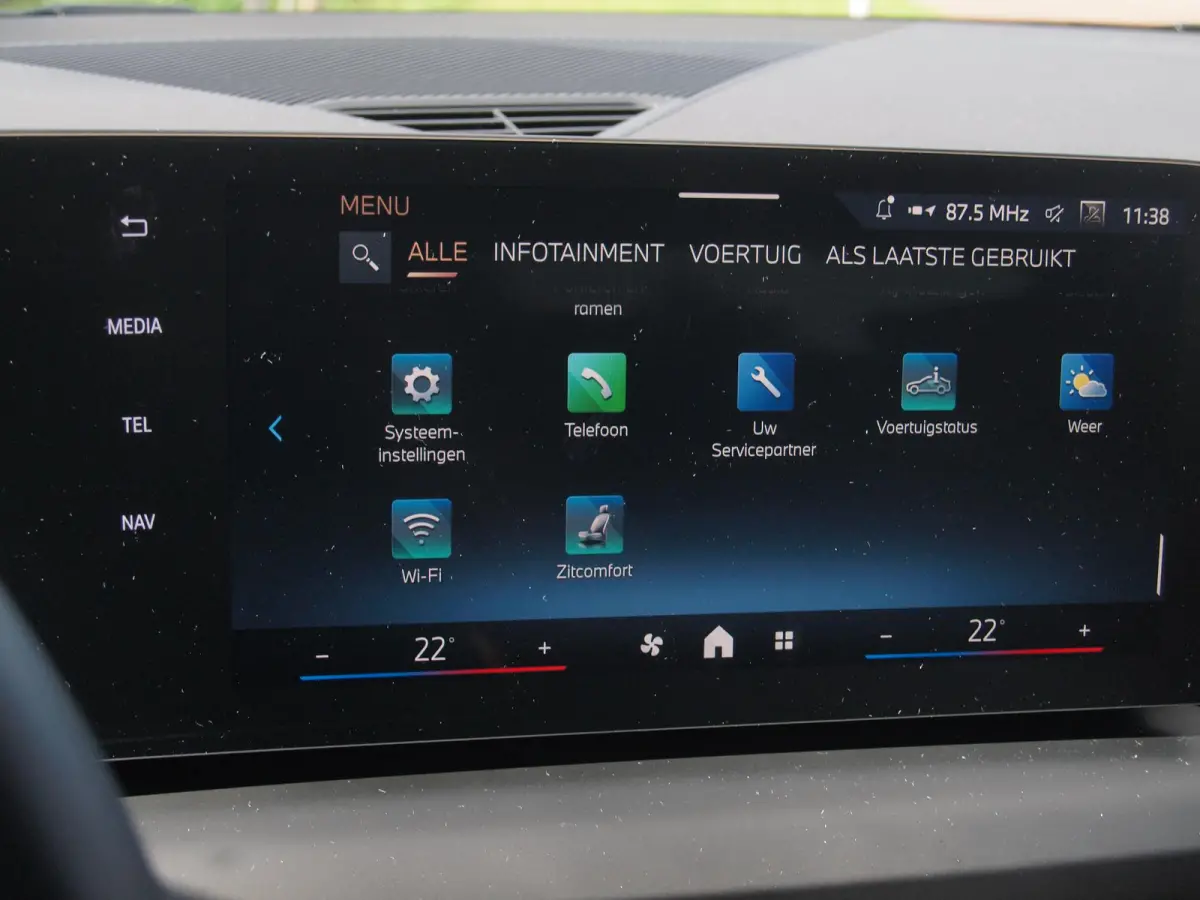 120 M Sport Design Edition | M-Pakket | Camera | Apple Carplay | Sfeerverlichting | NL-Auto |